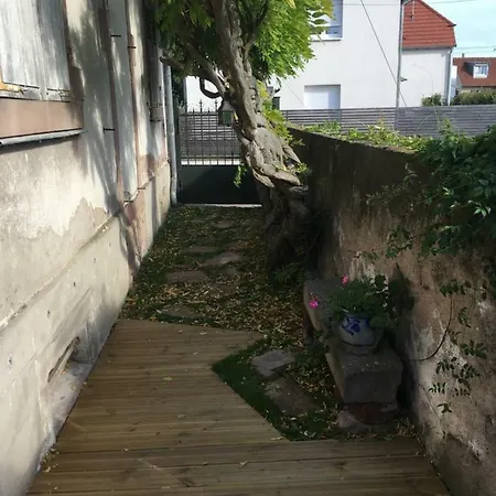 Guest house Le Rez De Jardin *