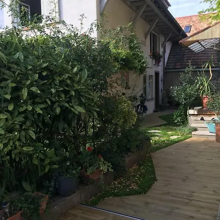 Guest house Le Rez De Jardin *